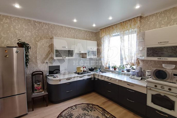 Коттедж 260 м²