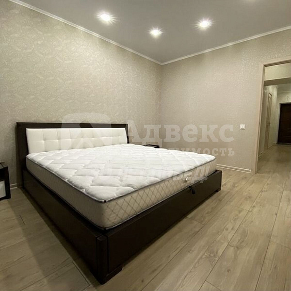 Квартира 3-комн., 105 м²