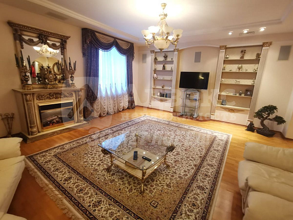 Квартира 4-комн., 233 м²