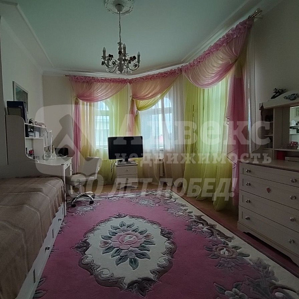 Коттедж 240 м²