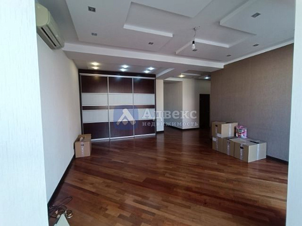 Квартира 3-комн., 124.2 м²