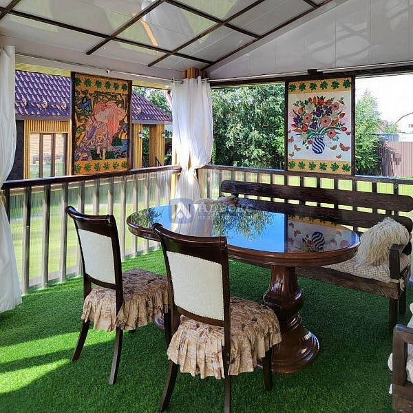 Коттедж 301.2 м²