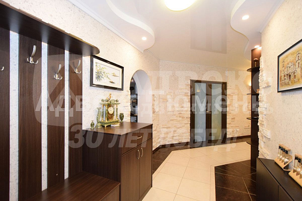 Квартира 3-комн., 100.6 м²
