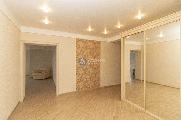 Квартира 3-комн., 123.7 м²