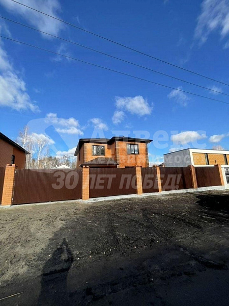 Коттедж 200 м²