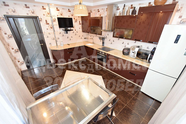 Квартира 3-комн., 100.6 м²