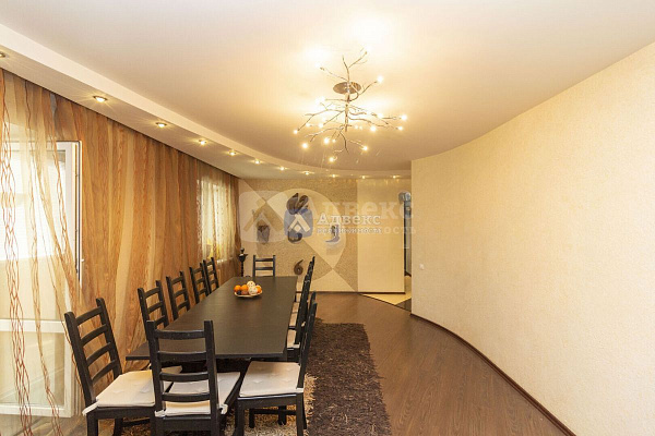 Квартира 3-комн., 160 м² Квартира 3-комн., 160 м²