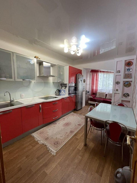 Квартира 3-комн., 82 м²