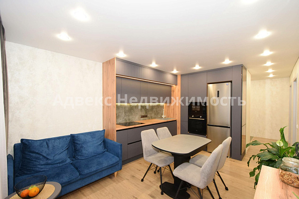 Квартира 3-комн., 93 м²