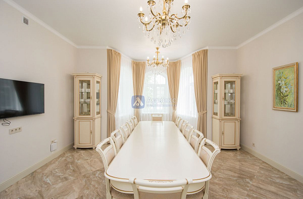 Коттедж 410 м²