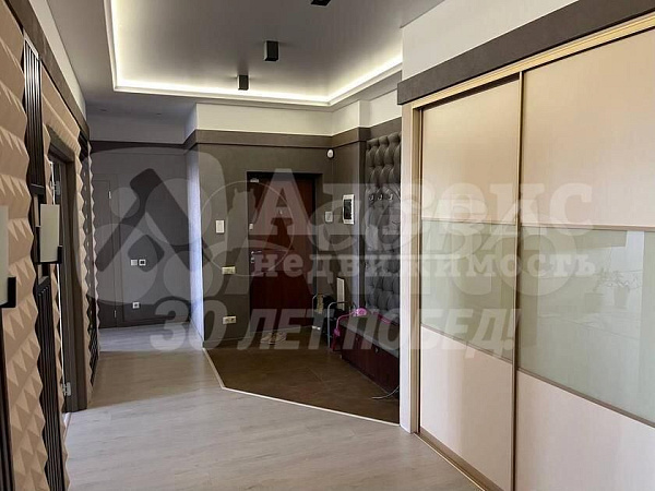 Квартира 3-комн., 122 м²