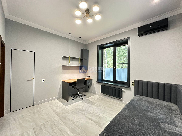 Коттедж 196 м²