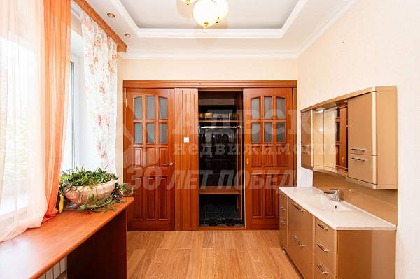 Дом, 275 кв.м.