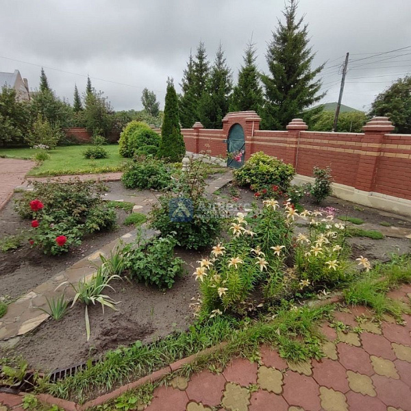 Коттедж 240 м²