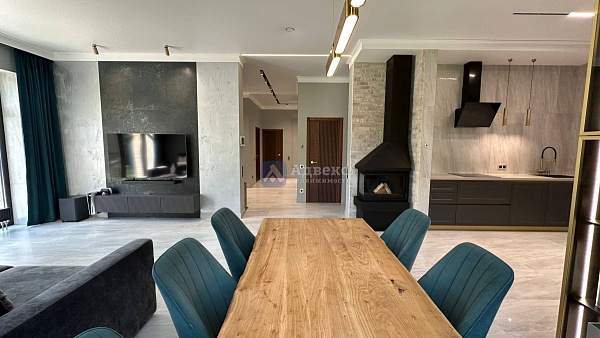 Коттедж 196 м²