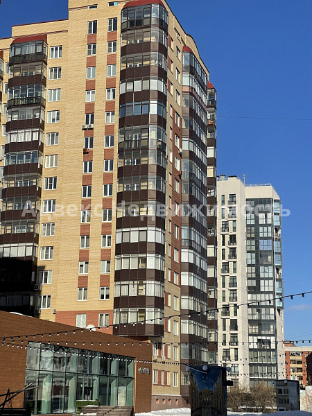 Квартира 3-комн., 125 м²