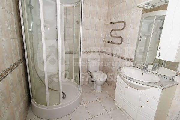 Квартира 5-комн., 200 м²