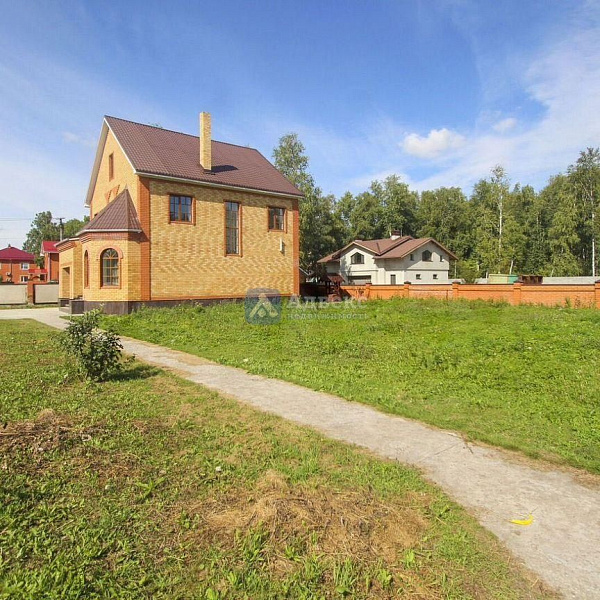 Коттедж 260 м²