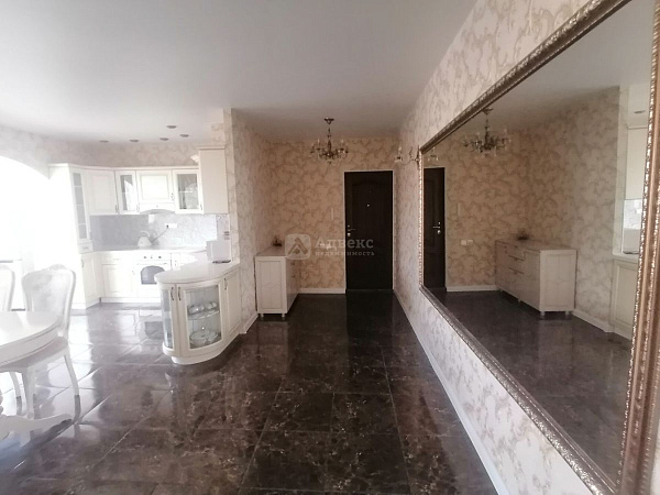 Квартира 3-комн., 145.1 м²