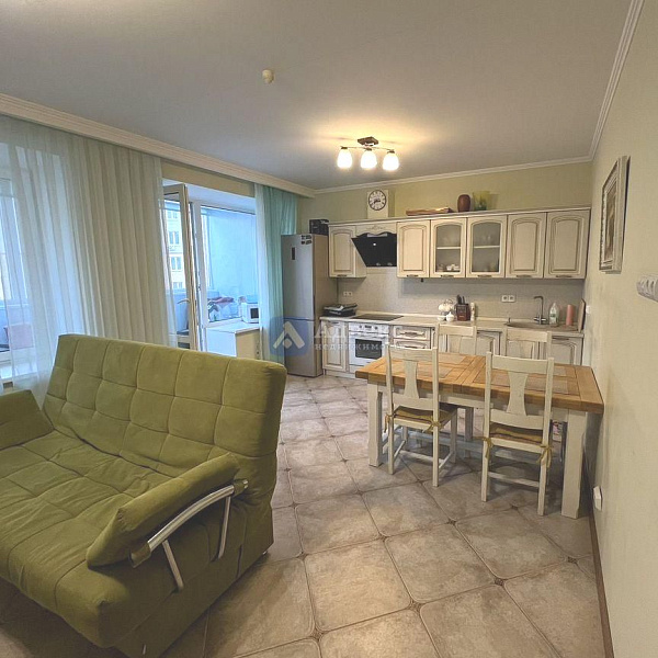 Квартира 2-комн., 76 м²