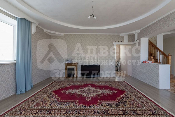 Коттедж 380 м²