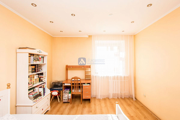 Квартира 3-комн., 107.7 м²