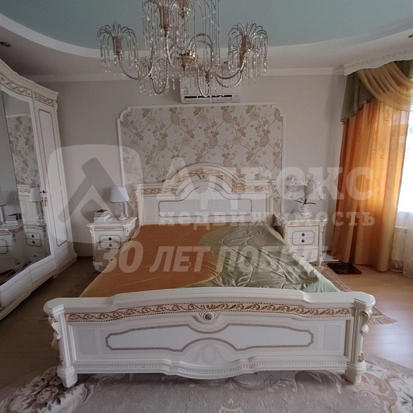 Коттедж 240 м²