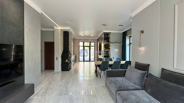 Коттедж 196 м²