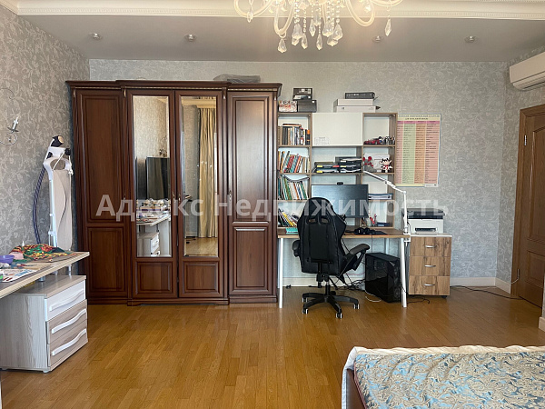 Квартира 3-комн., 125 м²