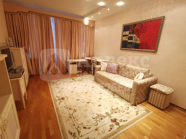 Квартира 4-комн., 233 м²