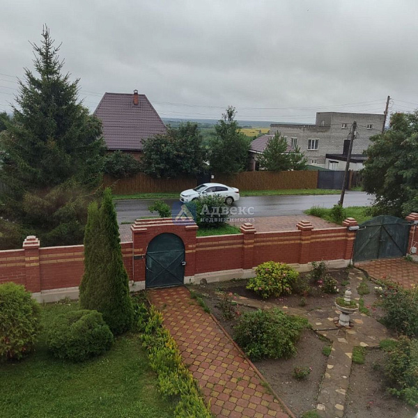 Коттедж 240 м²