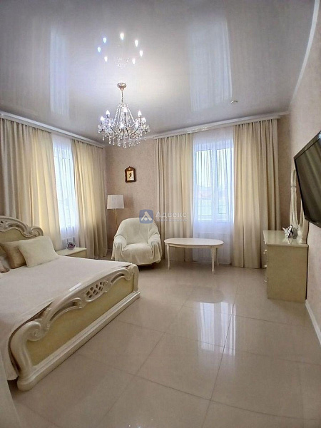 Коттедж 200 м²