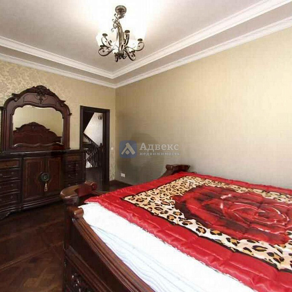 Коттедж 260 м²