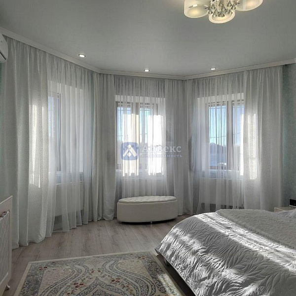 Коттедж 301.2 м²