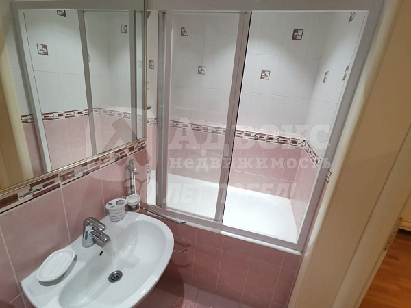 Квартира 4-комн., 233 м²