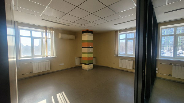 Сдается офис в бизнес-центра Флагман по улице Харьковской, в районе Очаково.
Современное, ухоженное здание с деловой атмосферой. Лифт. Столовая.
Имеются складские помещения на территории.
Подходит под офис, услуги, представительство.
В здании и в офисе сд