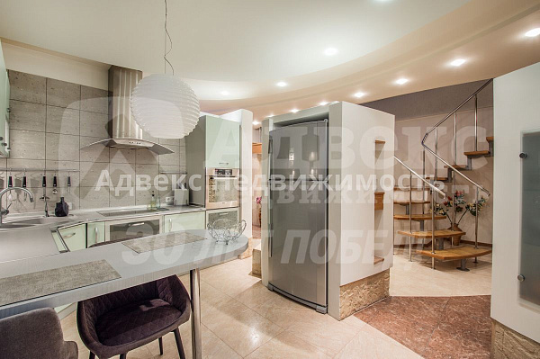 Квартира 4-комн., 185.3 м²