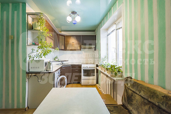 Квартира 4-комн., 90 м²