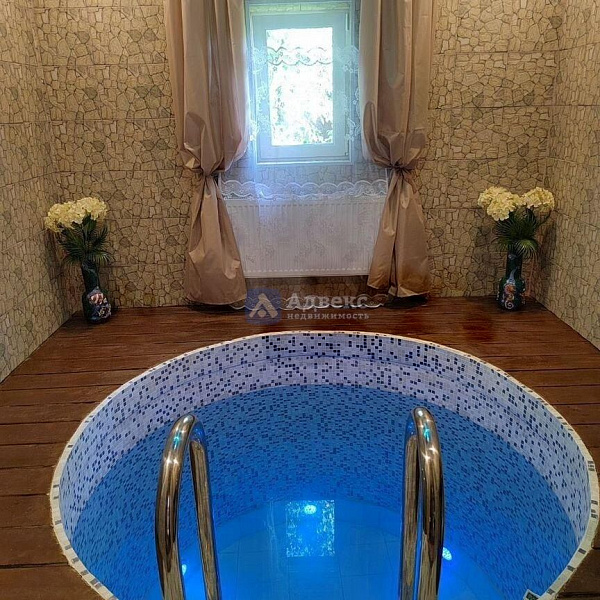 Коттедж 301.2 м²