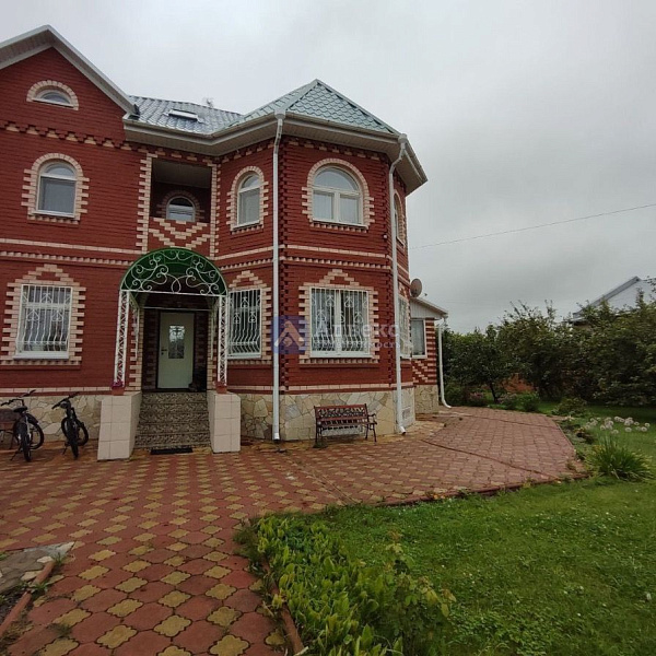 Коттедж 240 м²