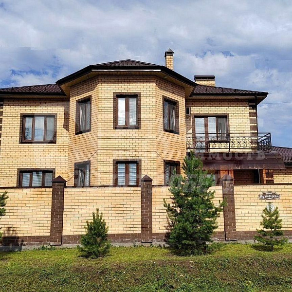 Коттедж 301.2 м²