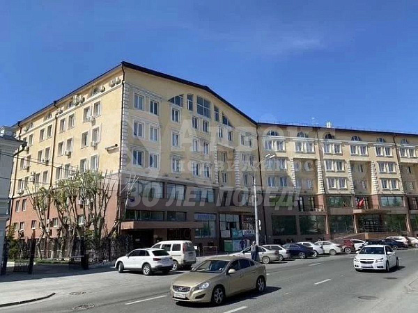 Идеальное помещение для вашего бизнеса! 

Предлагаем в аренду офисные помещения площадью 180 кв.м. на 2 этаже здания. В вашем распоряжении будет 7 комнат, которые предназначены для офисных рабочих мест, переговорных, и других функциональных зон. 

Мы пред