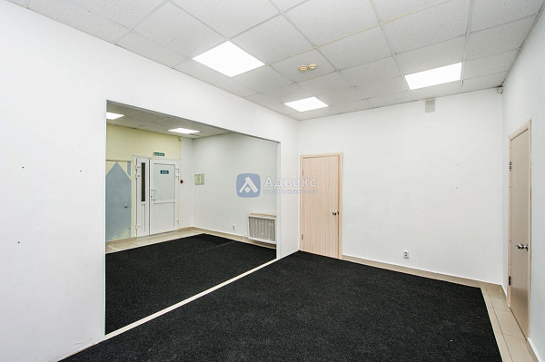 Хорошее месторасположение объекта в Южном мик-не города. . Отдельный вход с улицы  и выход во двор  . Планировка охватывает большой выбор коммерческой деятельности.  Помещение состоит из 4х основных помещений 66, 36,40,17м2  Просторный зал, большой игрово