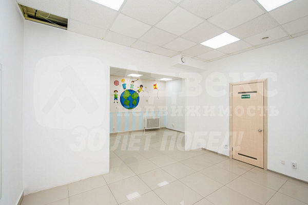 Хорошее месторасположение объекта в Южном мик-не города. . Отдельный вход с улицы  и выход во двор  . Планировка охватывает большой выбор коммерческой деятельности.  Помещение состоит из 4х основных помещений 66, 36,40,17м2  Просторный зал, большой игрово