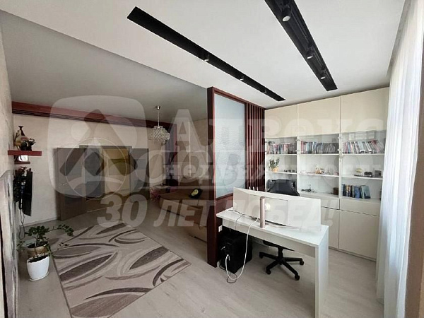 Квартира 3-комн., 122 м²