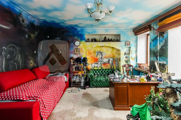 Квартира 4-комн., 242.6 м²