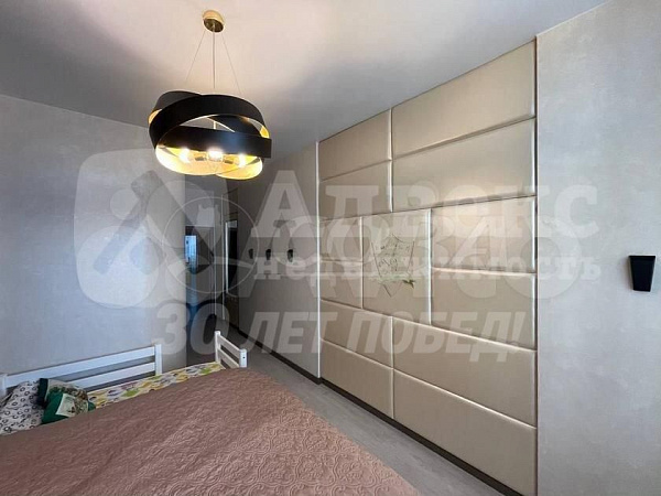 Квартира 3-комн., 122 м²