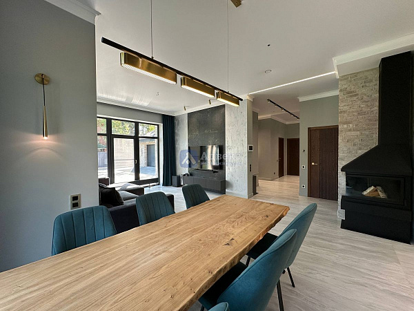 Коттедж 196 м²