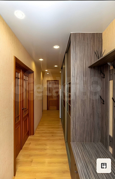 Квартира 3-комн., 725 м²