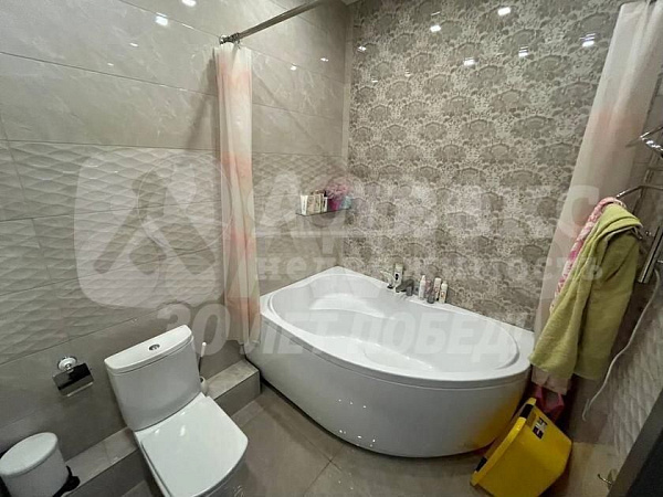 Квартира 3-комн., 122 м²